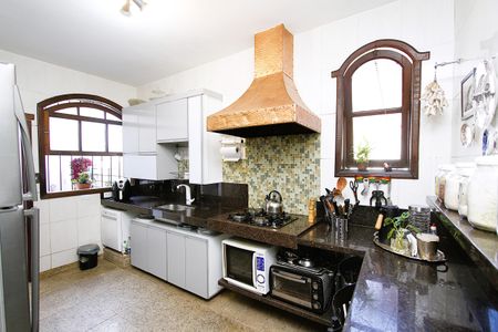 Casa para alugar com 365m², 5 quartos e 8 vagasCozinha