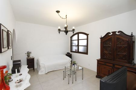 Casa para alugar com 365m², 5 quartos e 8 vagasSala de TV