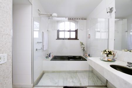 Casa para alugar com 365m², 5 quartos e 8 vagasBanheiro do Quarto 4