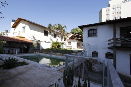 Casa para alugar com 365m², 5 quartos e 8 vagasPiscina