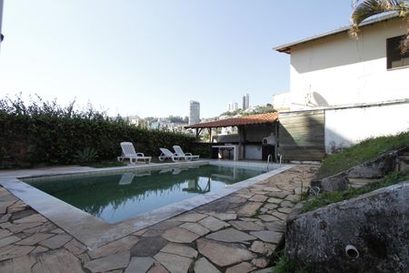 Casa para alugar com 365m², 5 quartos e 8 vagasPiscina