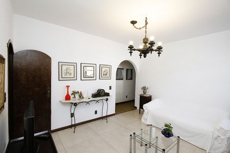 Casa para alugar com 365m², 5 quartos e 8 vagasSala de TV