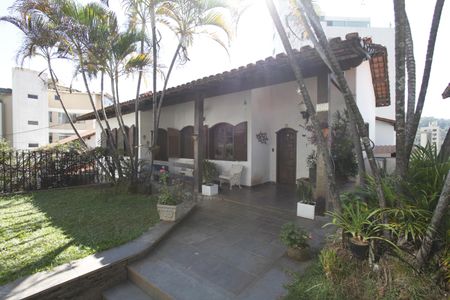 Casa para alugar com 365m², 5 quartos e 8 vagasEntrada