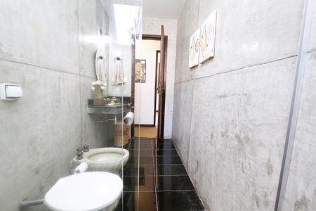 Casa para alugar com 365m², 5 quartos e 8 vagasBanheiro Social
