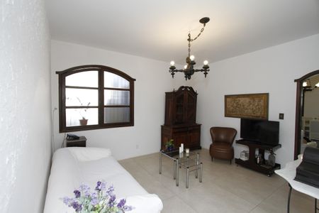 Casa para alugar com 365m², 5 quartos e 8 vagasSala de TV