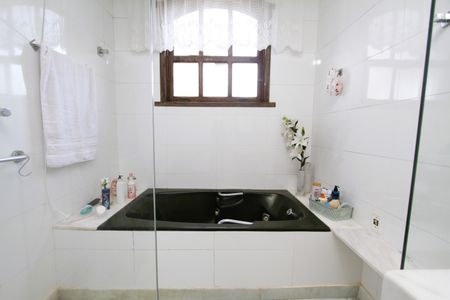 Casa para alugar com 365m², 5 quartos e 8 vagasBanheiro do Quarto 4