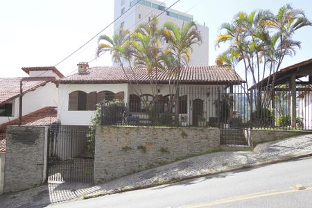 Casa para alugar com 365m², 5 quartos e 8 vagasFachada