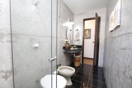 Casa para alugar com 365m², 5 quartos e 8 vagasBanheiro Social