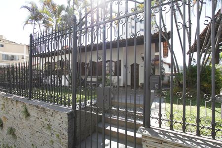 Casa para alugar com 365m², 5 quartos e 8 vagasFachada