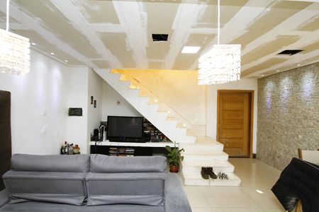 Casa para alugar com 365m², 5 quartos e 8 vagasSala andar de baixo