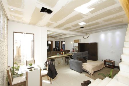 Casa para alugar com 365m², 5 quartos e 8 vagasSala andar de baixo