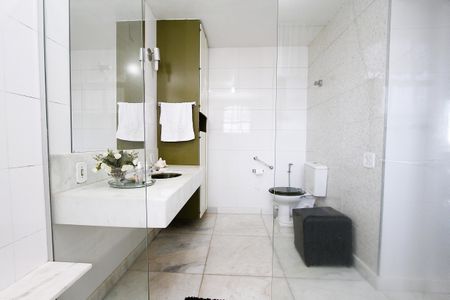 Casa para alugar com 365m², 5 quartos e 8 vagasBanheiro do Quarto 4