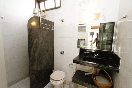 Casa para alugar com 365m², 5 quartos e 8 vagasBanheiro 5