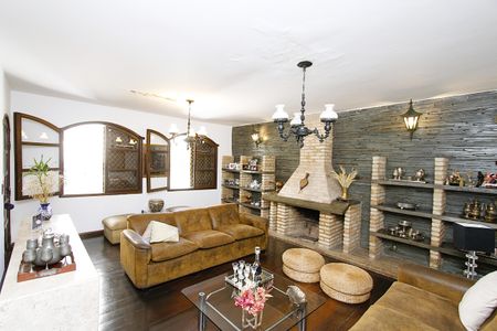 Casa para alugar com 365m², 5 quartos e 8 vagasSala 1