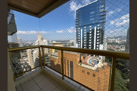 Apartamento para alugar com 107m², 3 quartos e 2 vagasVaranda