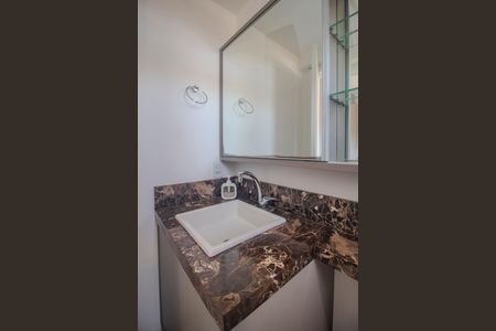 Apartamento à venda com 75m², 2 quartos e 2 vagas Apartamento à venda com 75m², 2 quartos e 2 vagasBanheiro da Suíte