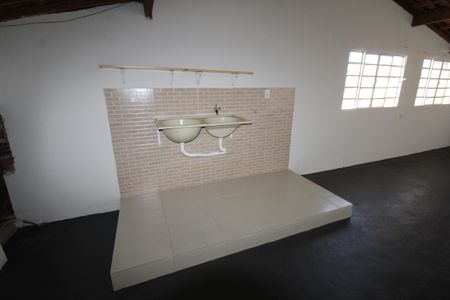 Casa para alugar com 136m², 2 quartos e 1 vagaÁrea de Serviço 2