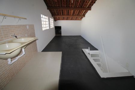 Casa para alugar com 136m², 2 quartos e 1 vagaÁrea de Serviço 2