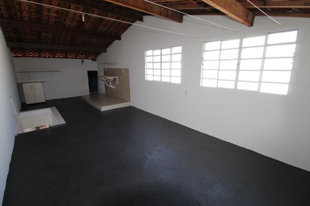 Casa para alugar com 136m², 2 quartos e 1 vagaÁrea de Serviço 2