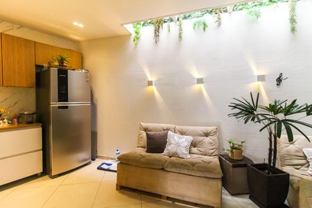 Casa à venda com 98m², 2 quartos e 2 vagas Casa à venda com 98m², 2 quartos e 2 vagasSala de Estar