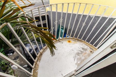 Casa à venda com 98m², 2 quartos e 2 vagas Casa à venda com 98m², 2 quartos e 2 vagasSacada do Quarto 1