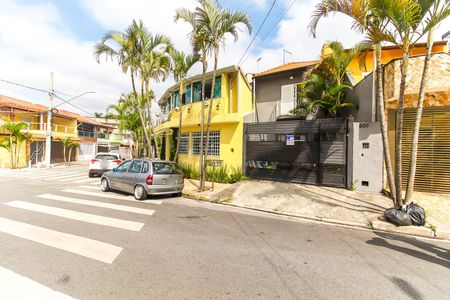 Casa à venda com 98m², 2 quartos e 2 vagas Casa à venda com 98m², 2 quartos e 2 vagasFachada + Placa