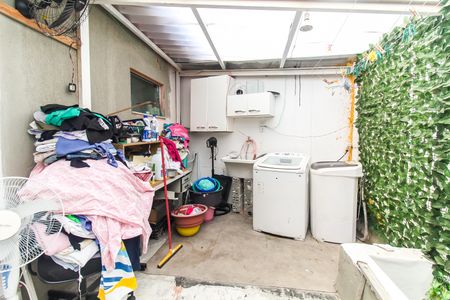 Casa à venda com 98m², 2 quartos e 2 vagas Casa à venda com 98m², 2 quartos e 2 vagasVaranda do Quarto 2/ Área de Serviço