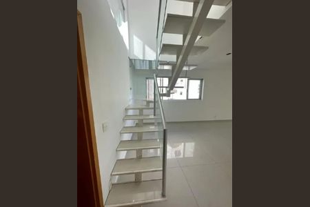 Escada de apartamento para alugar com 4 quartos, 248m² em Buritis, Belo Horizonte