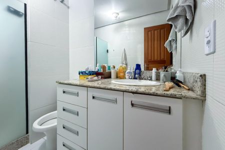 Casa de condomínio à venda com 210m², 4 quartos e 1 vagaBanheiro 3