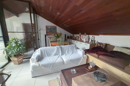 Casa de condomínio à venda com 210m², 4 quartos e 1 vagaSala 2