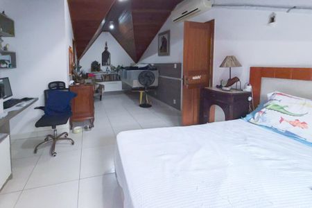 Casa de condomínio à venda com 210m², 4 quartos e 1 vagaQuarto 2