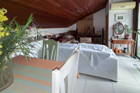 Casa de condomínio à venda com 210m², 4 quartos e 1 vagaSala 2