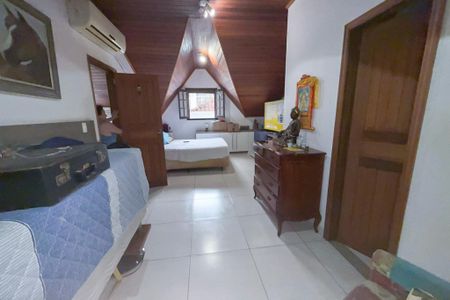 Casa de condomínio à venda com 210m², 4 quartos e 1 vagaQuarto 2