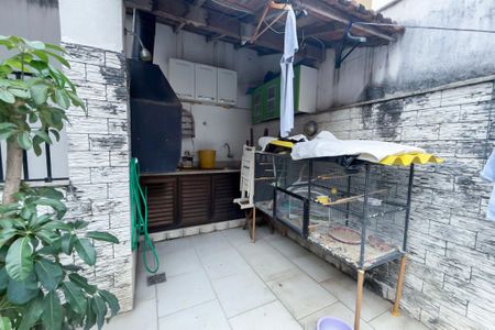 Casa de condomínio à venda com 210m², 4 quartos e 1 vagaÁrea de Serviço 