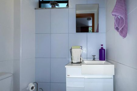 Casa de condomínio à venda com 210m², 4 quartos e 1 vagaBanheiro 1