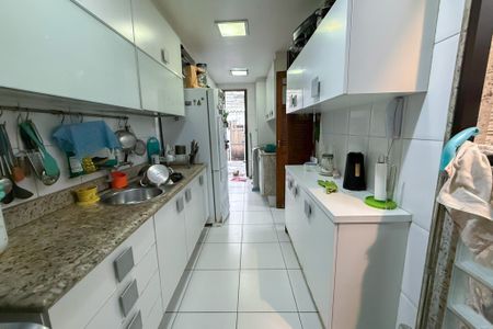 Casa de condomínio à venda com 210m², 4 quartos e 1 vagaCozinha 