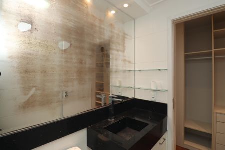Apartamento à venda com 136m², 3 quartos e 2 vagasBanheiro da Suíte