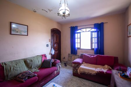 Sala de casa para alugar com 2 quartos, 174m² em Sete Pontes, São Gonçalo