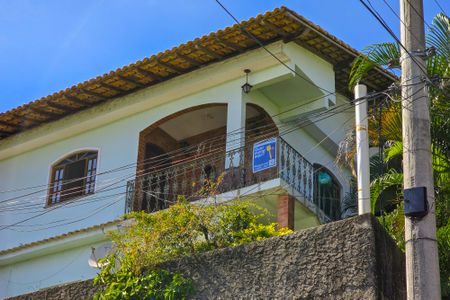 Casa para alugar com 174m², 2 quartos e 1 vagaFachada + placa