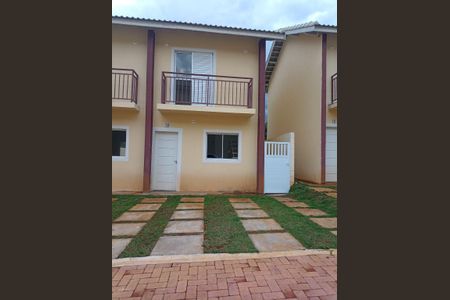 Casa de condomínio para alugar com 50m², 2 quartos e 2 vagas Casa de condomínio para alugar com 50m², 2 quartos e 2 vagasFachada