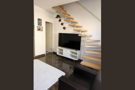 Sala de casa de condomínio para alugar com 2 quartos, 50m² em Chácara Rincão, Cotia