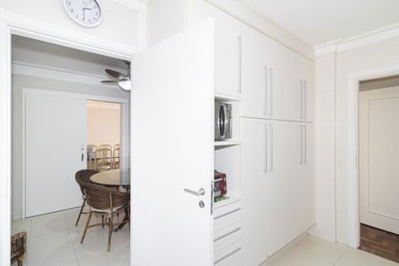 Apartamento para alugar com 180m², 2 quartos e 2 vagasCozinha