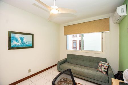 Casa à venda com 4 quartos, 350m² em Camboinhas, Niterói