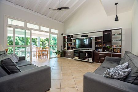 Casa à venda com 4 quartos, 350m² em Camboinhas, Niterói