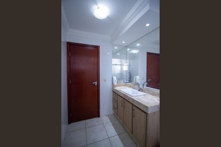 Casa para alugar com 188m², 4 quartos e 2 vagasBanheiro 1