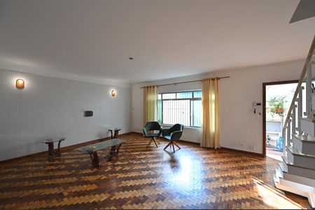 Casa à venda com 212m², 3 quartos e 4 vagasSala