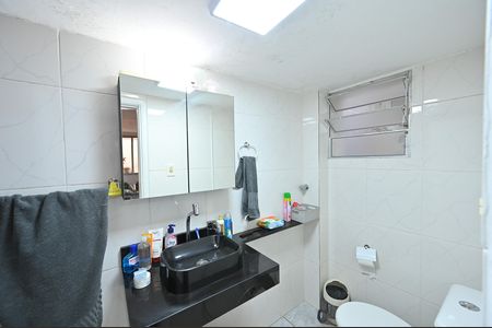 Casa à venda com 212m², 3 quartos e 4 vagasBanheiro Casa 2