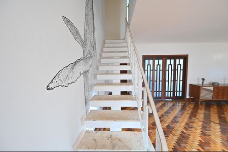 Casa à venda com 212m², 3 quartos e 4 vagasEscadas