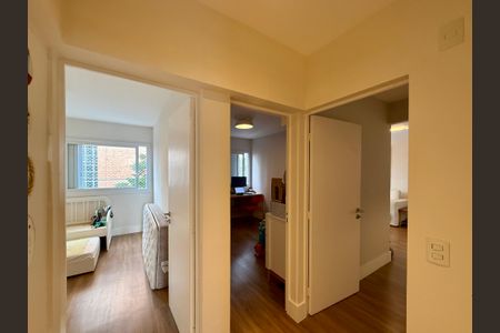 Apartamento para alugar com 109m², 3 quartos e 2 vagasCorredor Quartos 