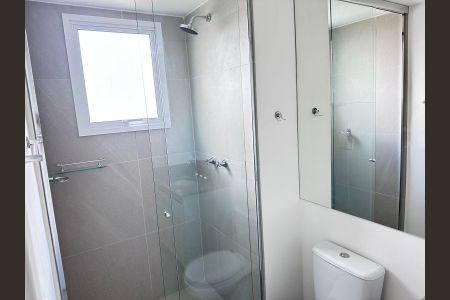 Banheiro de apartamento à venda com 1 quarto, 43m² em Passo d’Areia, Porto Alegre